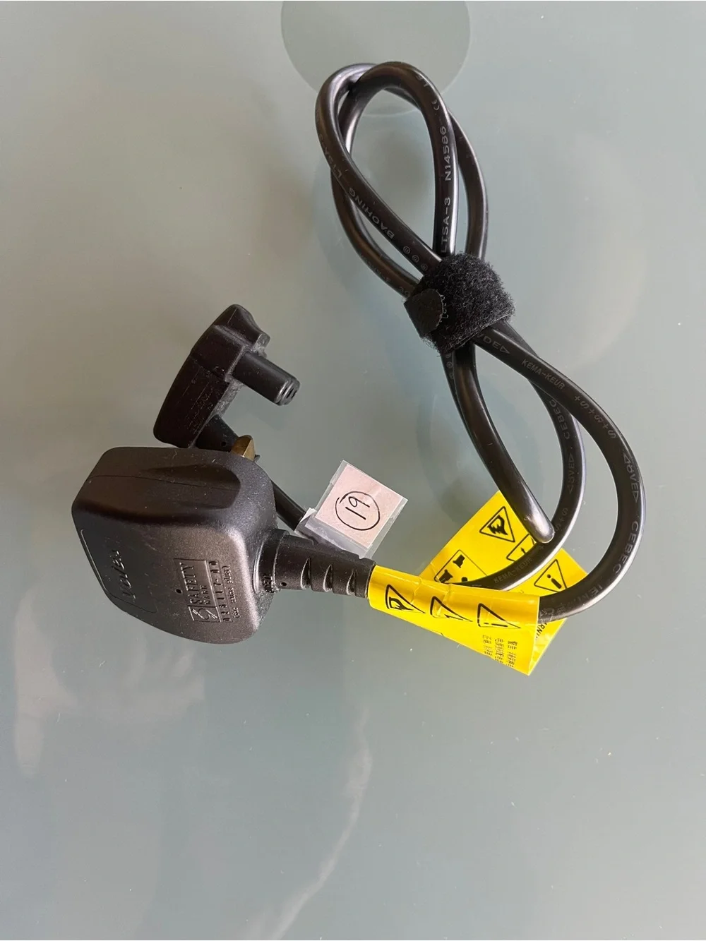 VOLEX 1m Laptop Power Cord - 3 Slot for UK Plug 026117-00 BS1363/A SS1451A